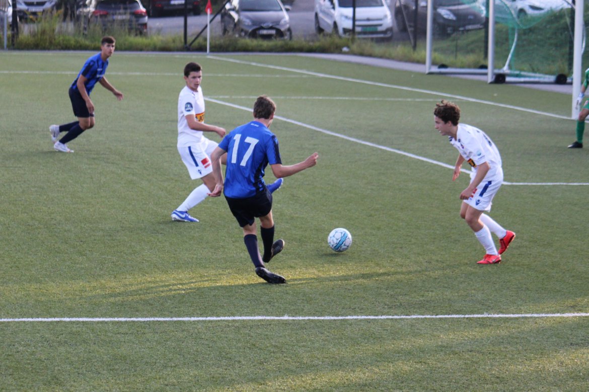 Forspillet til 3-0. Aldri offside som noen ropte på sidelinjen!