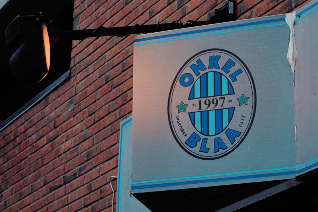 Skjermdump: musikkvideoen "Onkel Blaa"