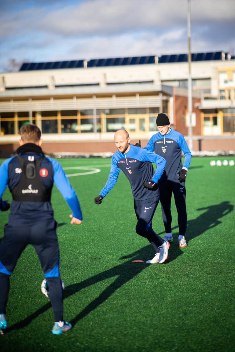 Nyervervelsen Curtis Edwards hadde en lovende start for sin nye klubb.