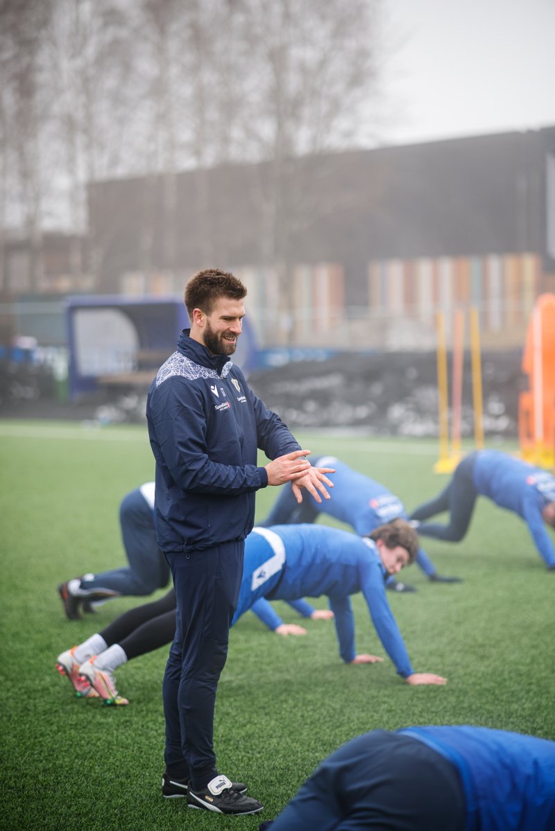 Simen Albin Thøgersen er allerede i gang på feltet. 