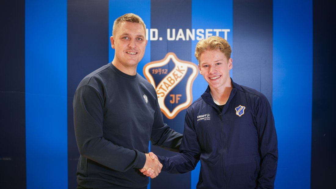 Akademisjef Gard Holme og Johannes Haavik (15).